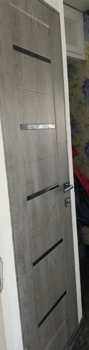 Продаю дверь 60/2000