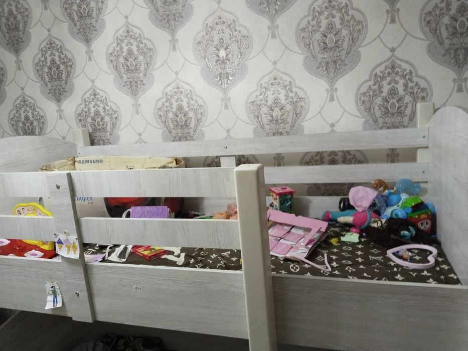 Продается двух этажная кровать для детей