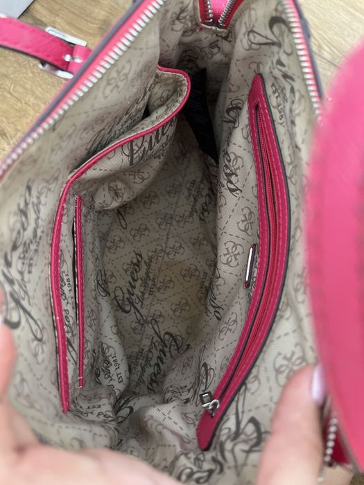 Дамска чанта Guess