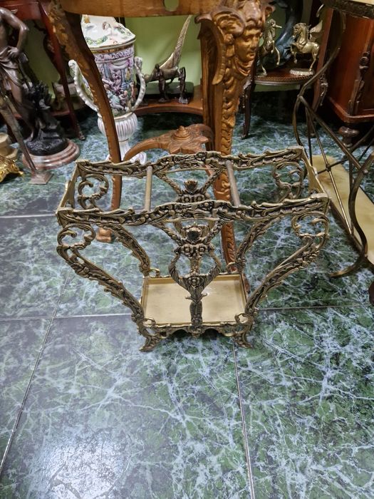 Стара уникална  английска бронзова закачалка с огледало и чадърник