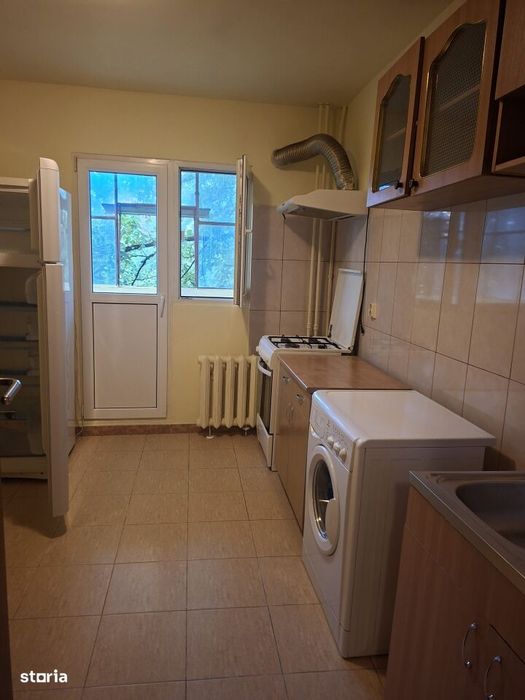 Apartament 4 camere Militari Gorjului etaj 3/8