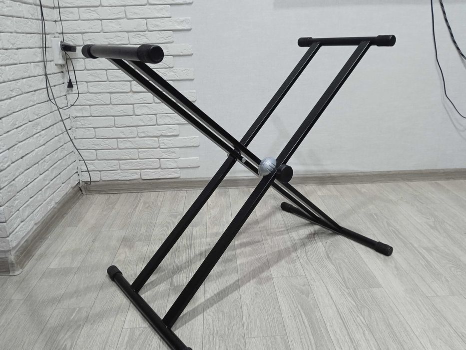 Синтезатор с подставкой