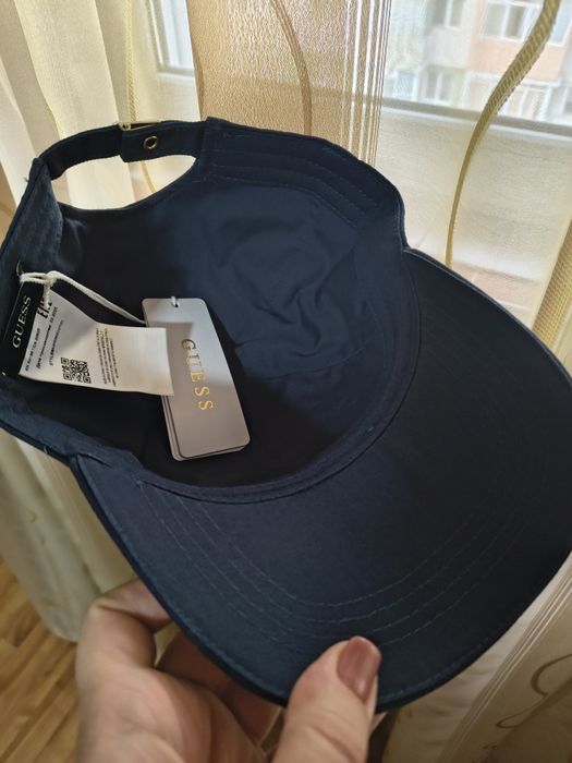 Sapcă nouă Guess