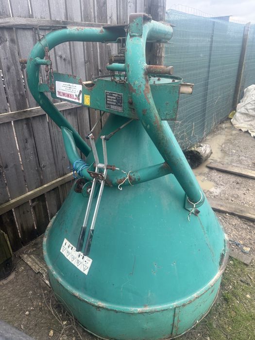 Vand meau ingrasaminte si samanatoare de grâu