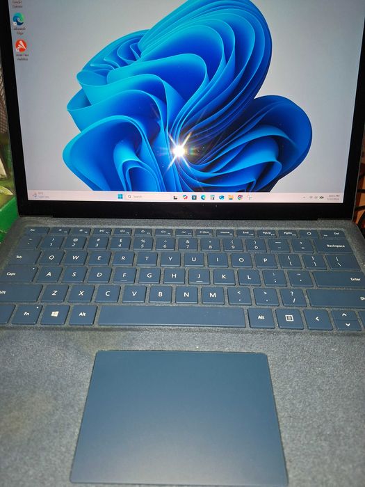Laptop Microsoft Surface 2 cu CPU Intel i5 7200U 2.5GHz, SDD: 256Gb, RAM: 8GB