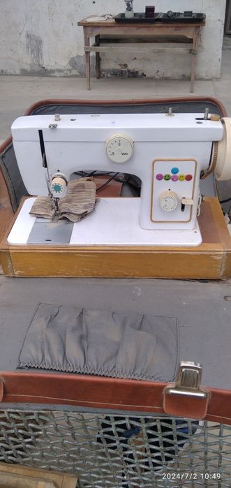 Швейная  электрическая  машинка