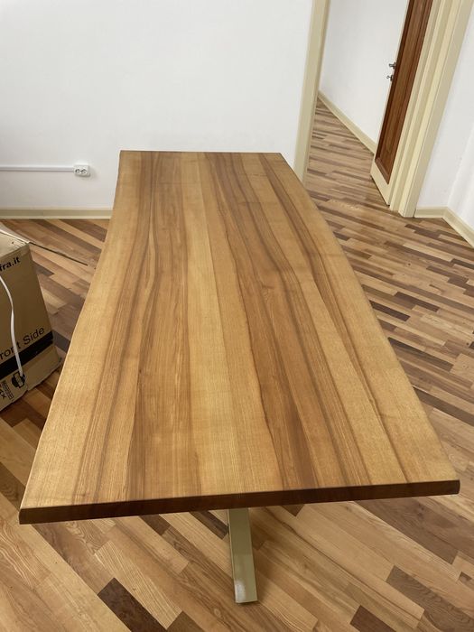 Masa cu blat din lemn masiv