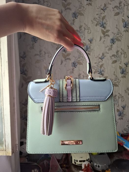 Ayollar sumkasi yangi