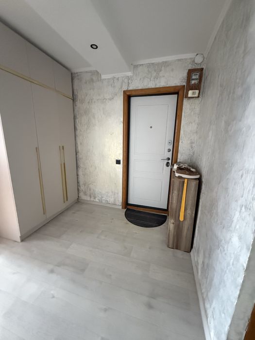 Квартиру продаю срочно 5 мик