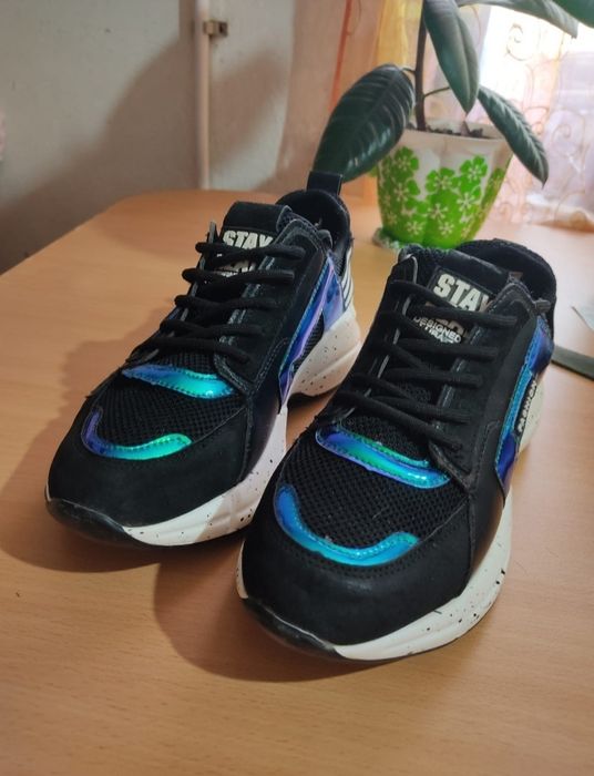 Продам модные кросовки раз 40