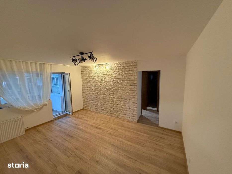 Apartament cu balcon și grădină, în Decebal - Dacia