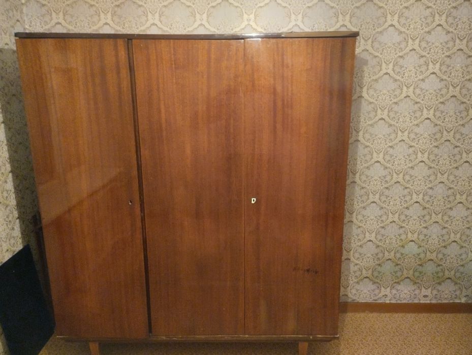 Отдам даром советскую мебель