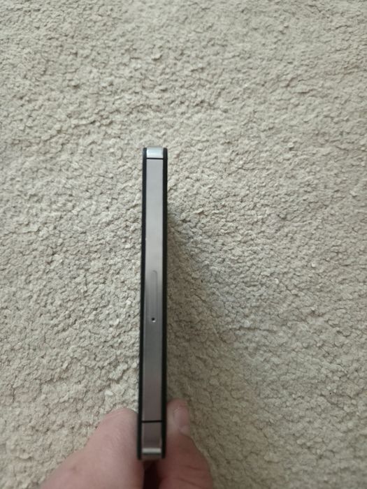 Iphone 5 si 4 aproape noi