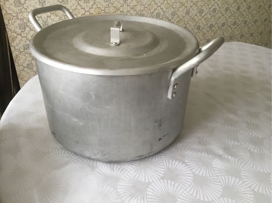 Продаю кастрюля толстостенную