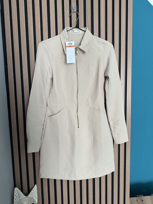 Бежова рокля тип сако