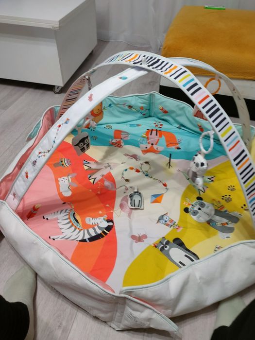 Salteluța de activități pt bebe, Lionelo