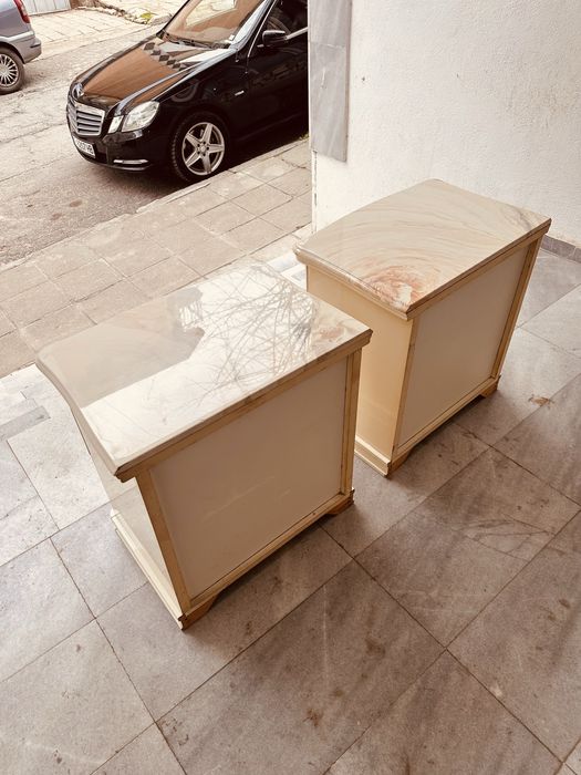 Италиански нощни шкафчета с мраморени плотове от 70-те