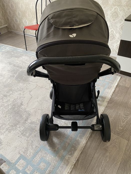 Продам коляску joie