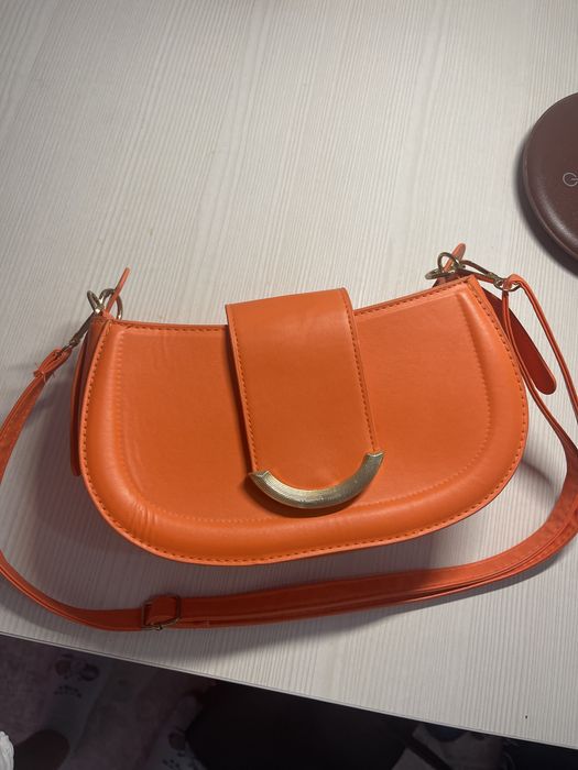 Продам сумки по 2000 тыс , 3000 тыс , 4000 тыс