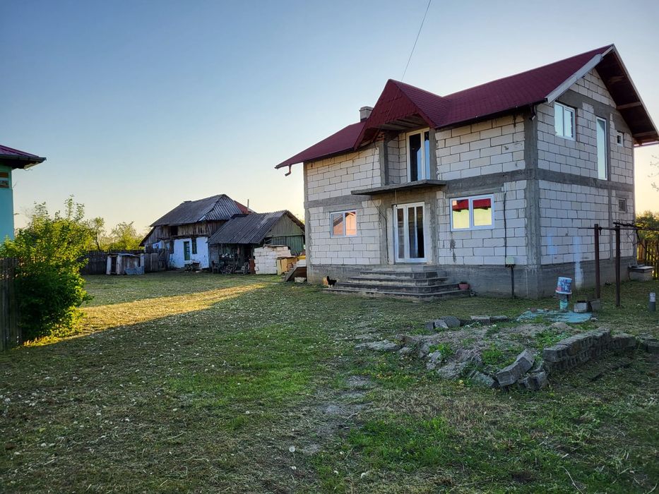 Vand casa cu 4 camere+anexa in Bradu judetul Arges