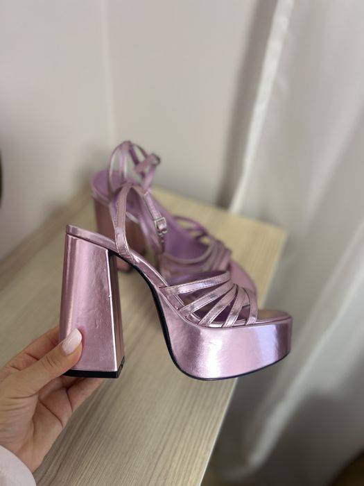 Sandale Bershka, marimea 37