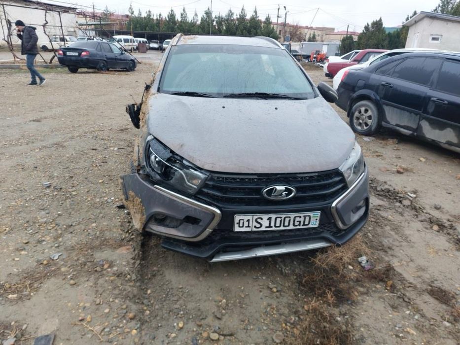 SROCHNA sotiladi lada vesta sw cross