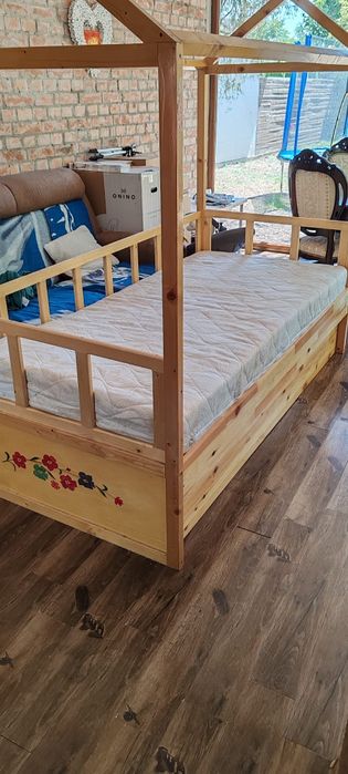 Pat căsuța pentru copii