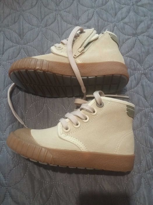 Чисто нови детски кецове Clarks!