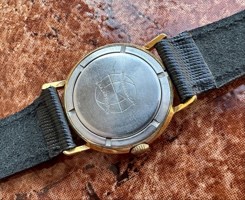 Сьветски механичен часовник Ракета балтика,позлатен аи 20