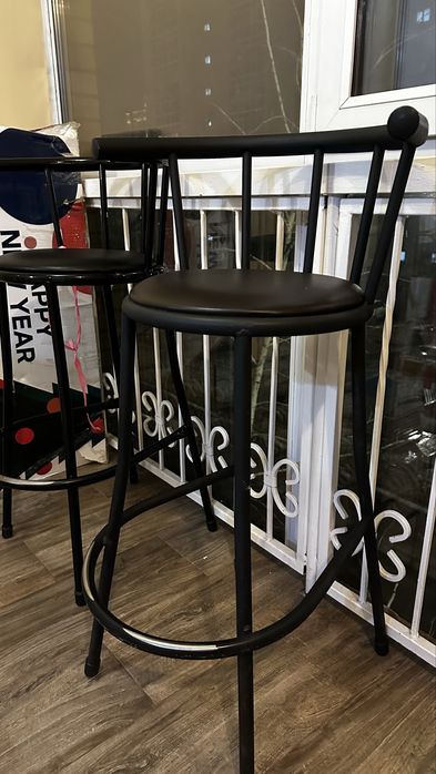 Продам барные стулья