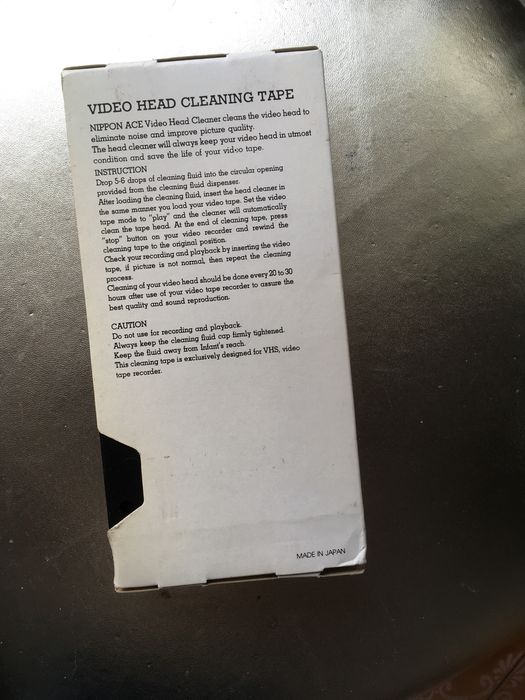 Casete vhs si de curățare capete cu recipient lichid spalare .