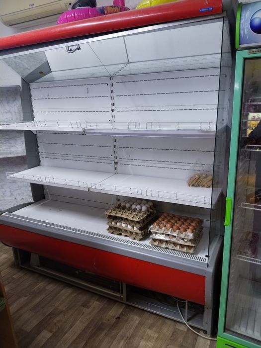 Витриный холодильник