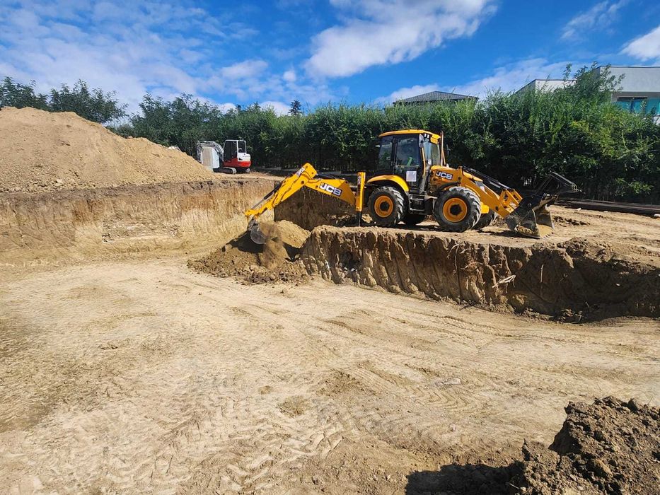 Sapaturi mecanizate cu buldoexcavator in Iasi