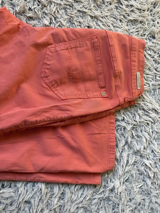 Продавам прасковени дънки bogner