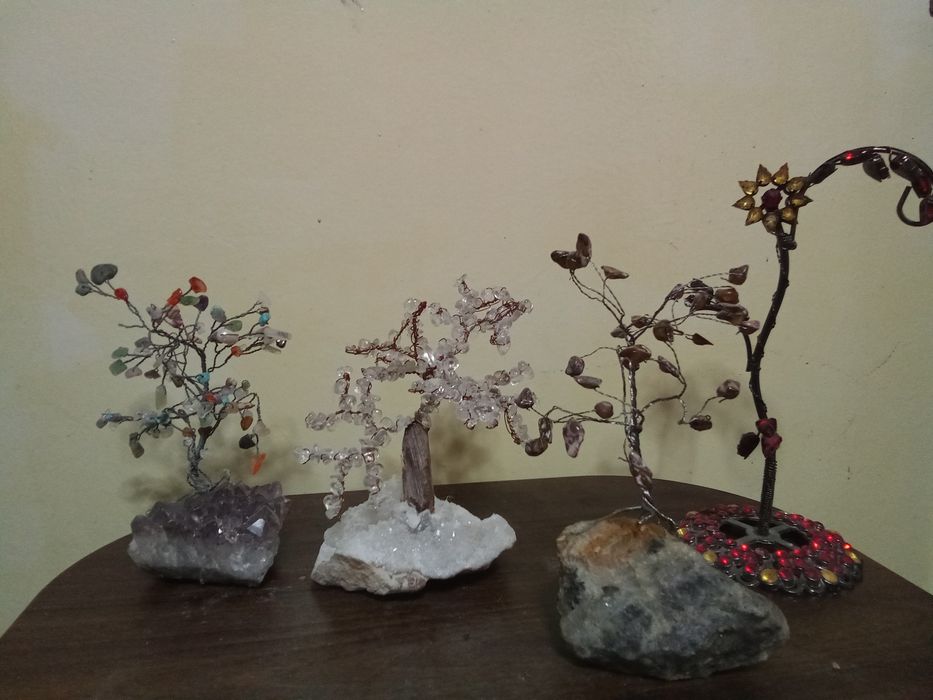 Дървета със полускъпоценни камъни