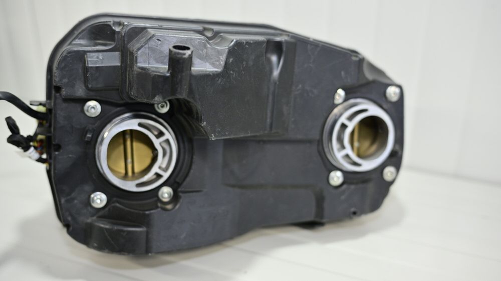 Ducati Monster 937 2021 2025 Carcasa filtru de aer completa cu rampa