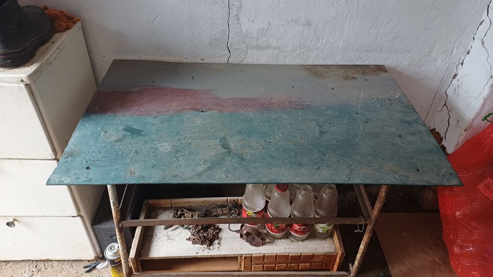 Продам железный стол