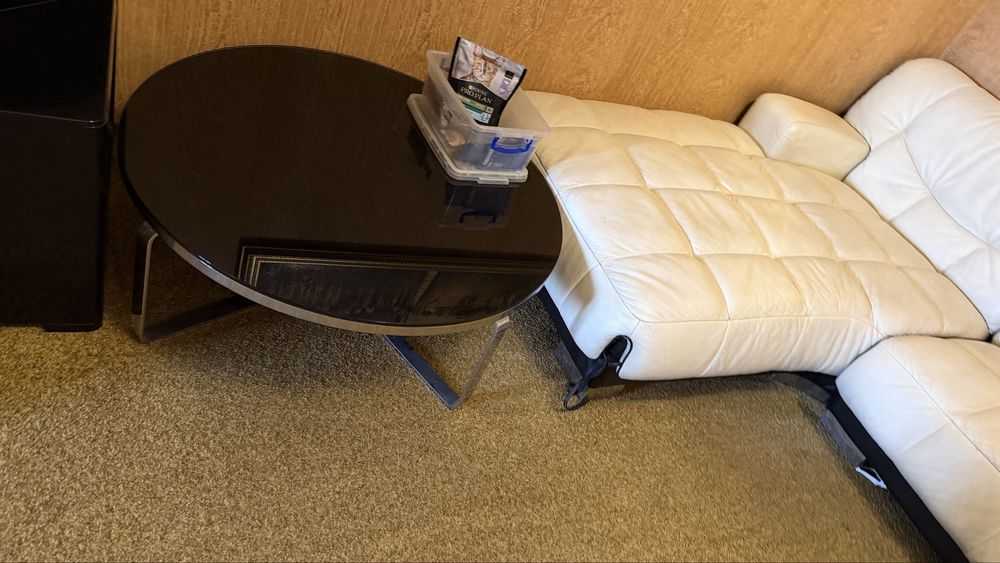 Стол круглый низкий