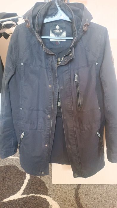 Продам куртку  черного цвета