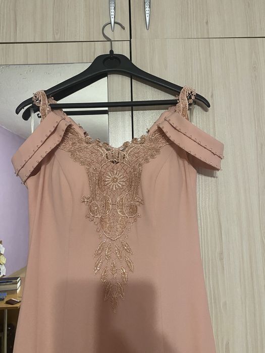 Официална рокля