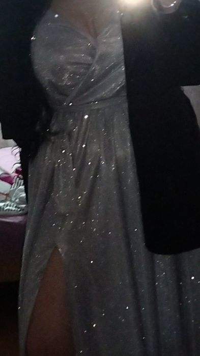 Блестящие платье в пол с вырезом