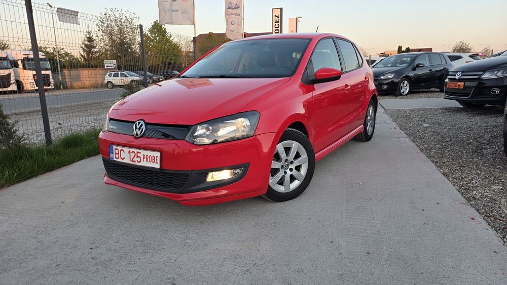 VOLKSWAGEN Polo 2012