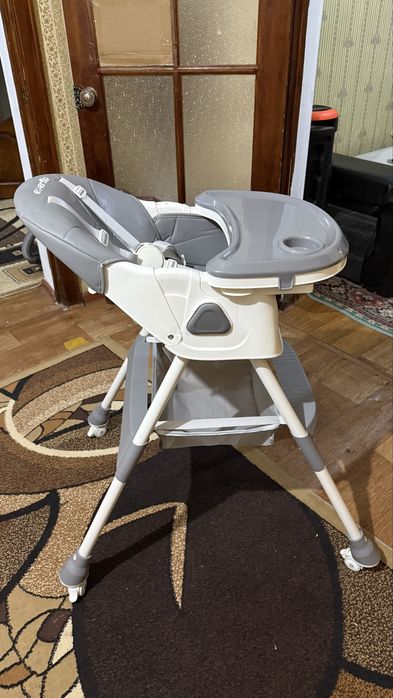 Продам столик для кормления