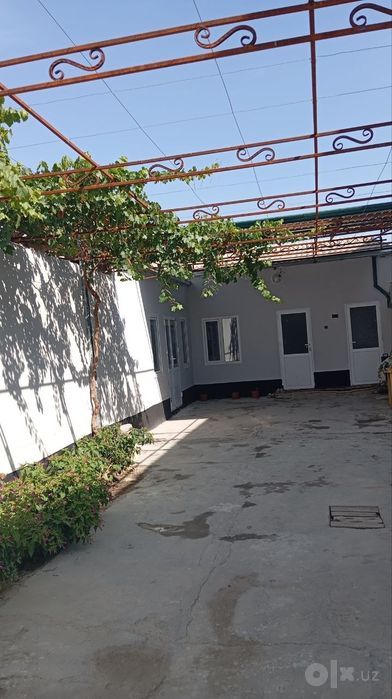 Hovli uy sotiladi