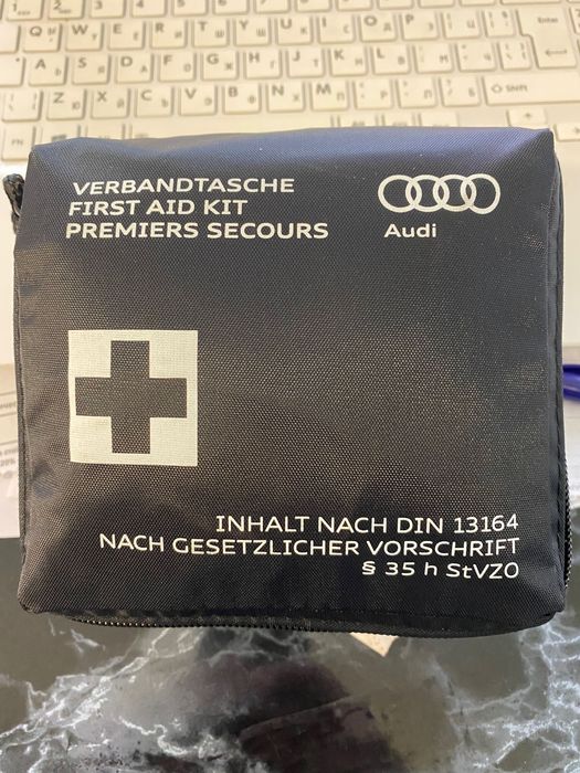 Продавам оригинални аптечки за Ауди Мерцедес БМВ