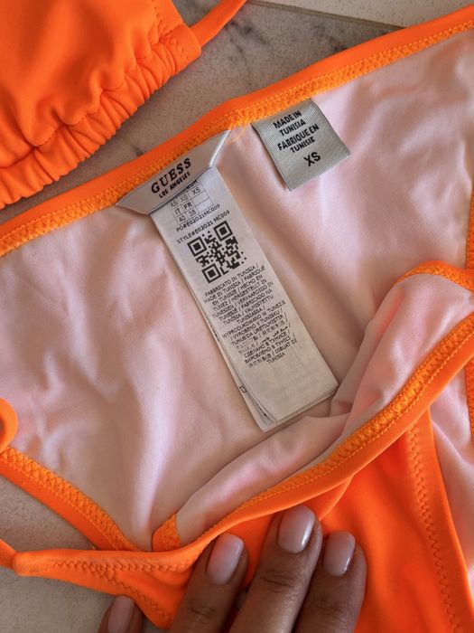 Бански половинки на Guess