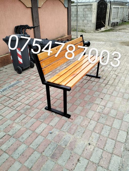 Banca și cos de gunoi