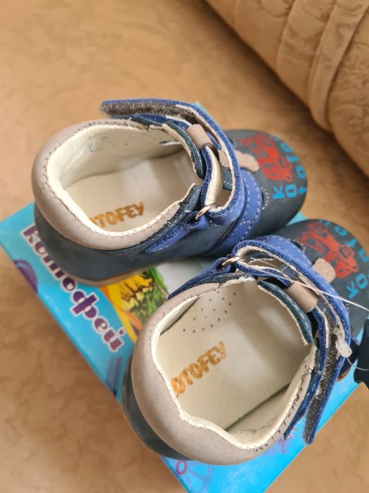 Сандалии 20р кожаные новые