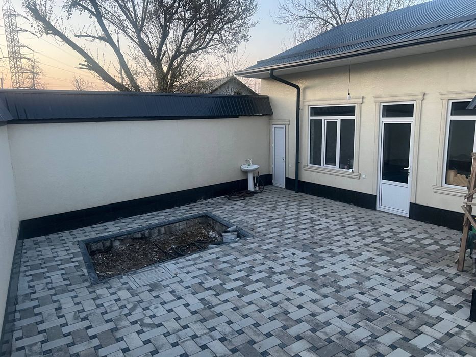 Участка сотилади 2,5 сотик 4 та хона + кухня 3 та санаузел нархи 80000