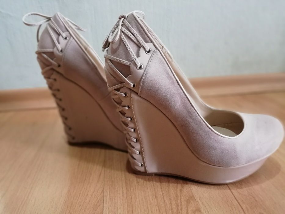 Обувки на платформа
